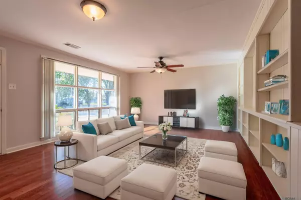 9925 S RIVEROAKS DR, Baton Rouge, LA 70815