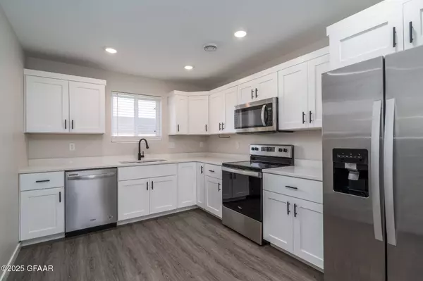 1079 THAMES CT, Grand Forks, ND 58203