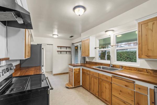 1314 Elm LN, Grants Pass, OR 97526