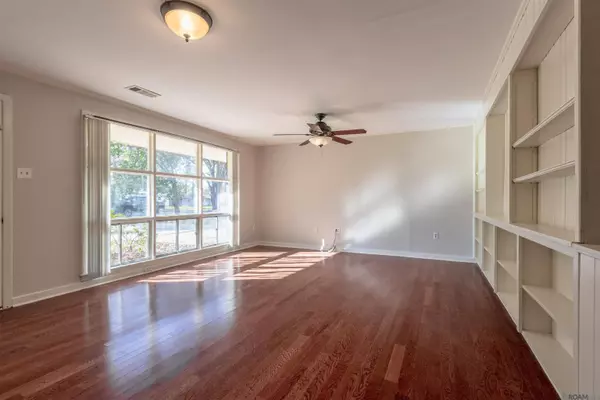 9925 S RIVEROAKS DR, Baton Rouge, LA 70815