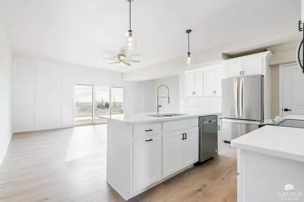 5821 Goheen DR, Manhattan, KS 66503