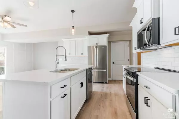 5821 Goheen DR, Manhattan, KS 66503