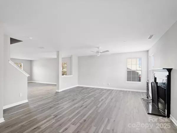 14035 Lawrence Farm LN, Charlotte, NC 28278