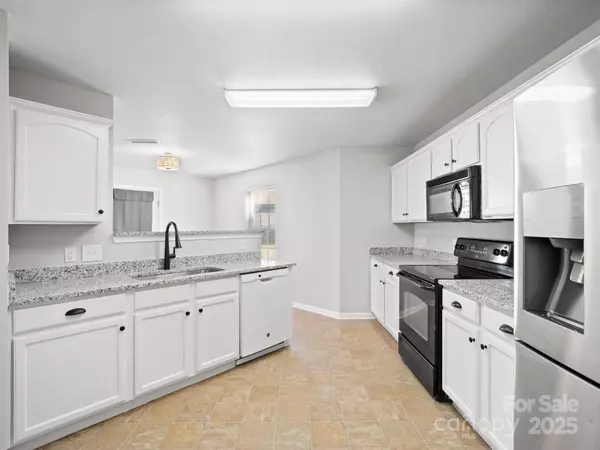 14035 Lawrence Farm LN, Charlotte, NC 28278