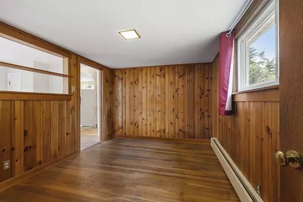 38 Western Ave, Athol, MA 01331