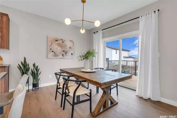 907 Traeger MANOR, Saskatoon, SK S7V 1R3