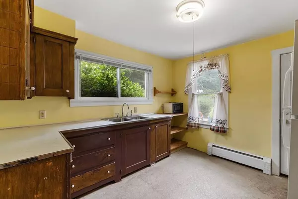 38 Western Ave, Athol, MA 01331