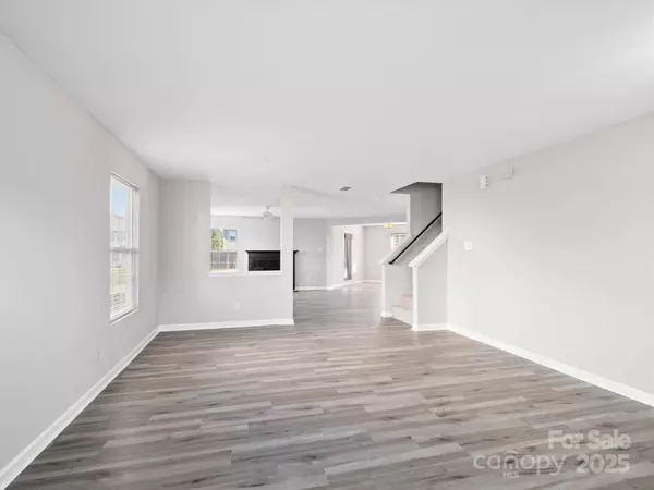 14035 Lawrence Farm LN, Charlotte, NC 28278