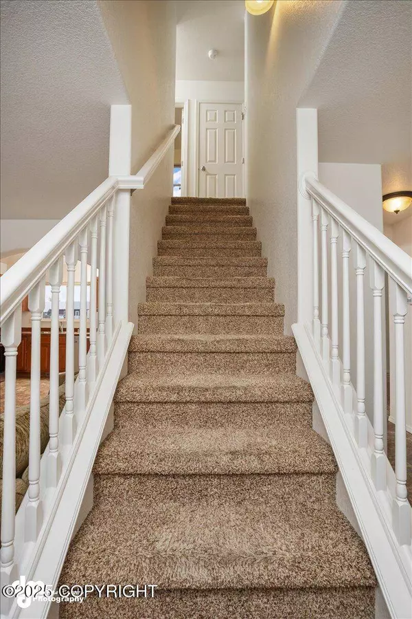 510 N Angus LOOP, Palmer, AK 99645