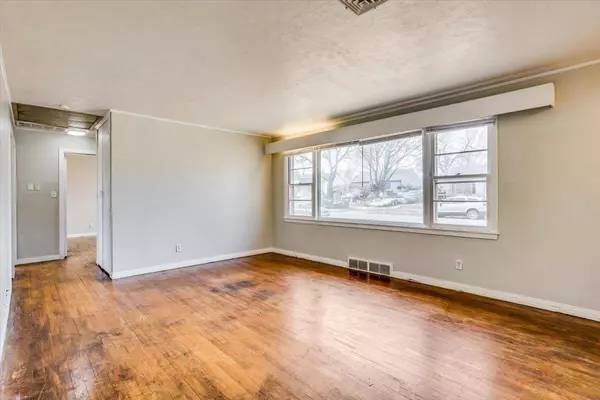 2140 S Palisade Ave, Wichita, KS 67213