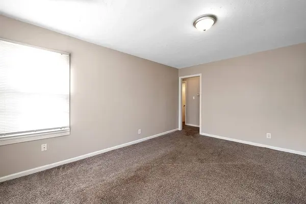 1591 N Northeast Pkwy, Wichita, KS 67208