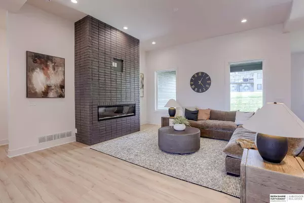 3514 S 214 Street, Elkhorn, NE 68022