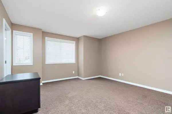 #3 9350 211 ST NW, Edmonton, AB T5T 4T8