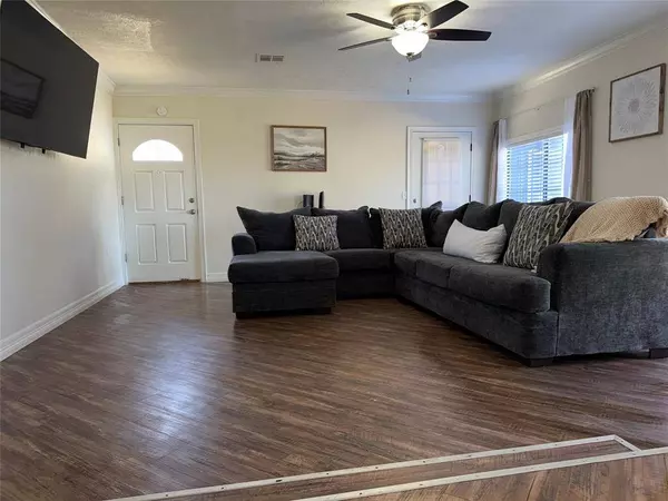 3553 2nd ST, Beaumont, TX 77705