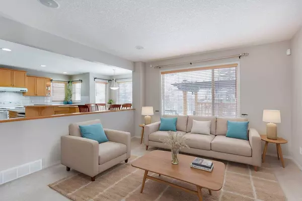 209 Douglas Glen BLVD SE, Calgary, AB T2Z 3Y4