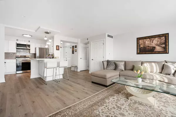 141 N La Grange Road #804, La Grange, IL 60525