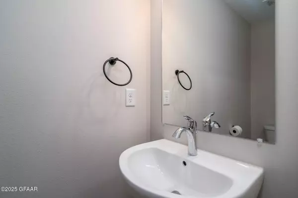 1079 THAMES CT, Grand Forks, ND 58203