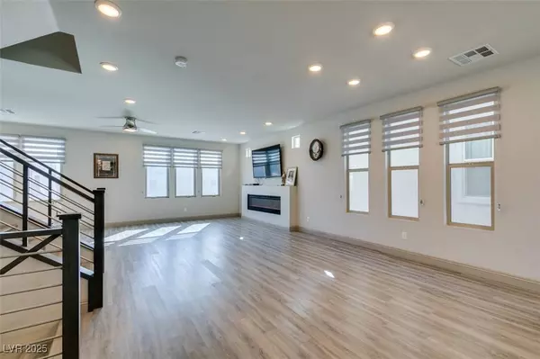 8016 Haywood Estate Avenue, Las Vegas, NV 89113