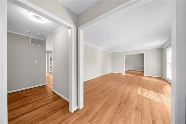 2837 Blue Grass LN, Decatur, GA 30034