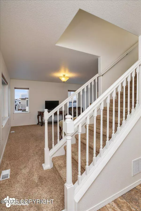 510 N Angus LOOP, Palmer, AK 99645