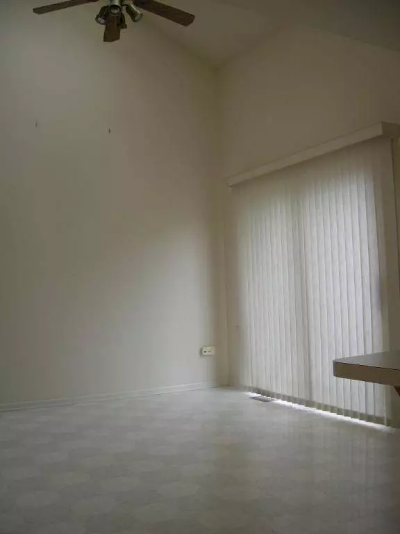 11 E Grand St, Hampton Boro, NJ 08827