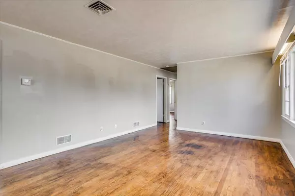 2140 S Palisade Ave, Wichita, KS 67213