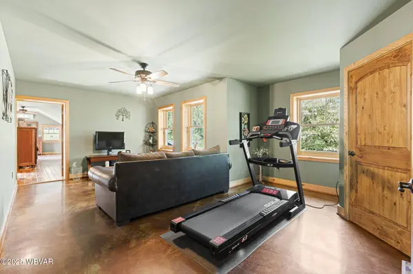 1348 RADIO CLUB RD, Montoursville, PA 17754