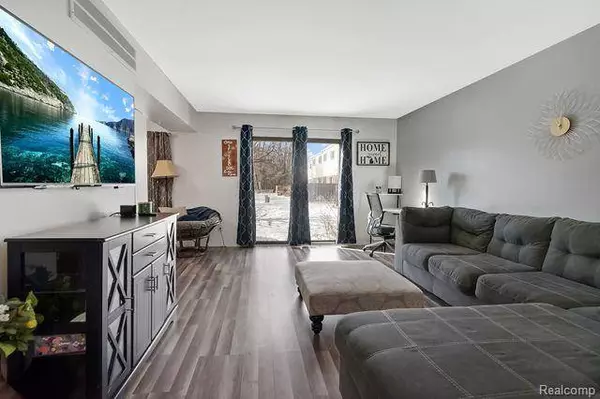 8354 Lakeview Court, Ypsilanti, MI 48198