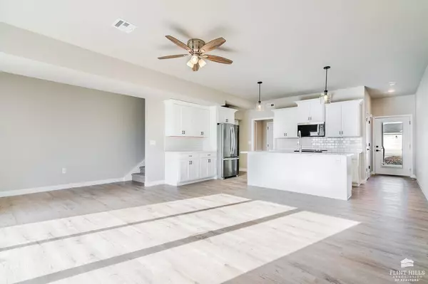 5819 Goheen DR, Manhattan, KS 66503