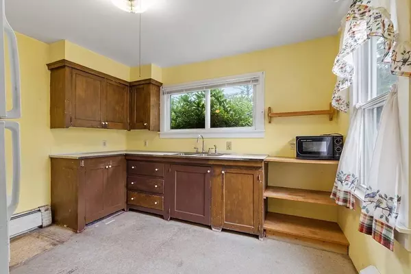 38 Western Ave, Athol, MA 01331