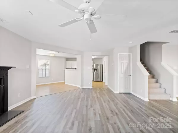 14035 Lawrence Farm LN, Charlotte, NC 28278