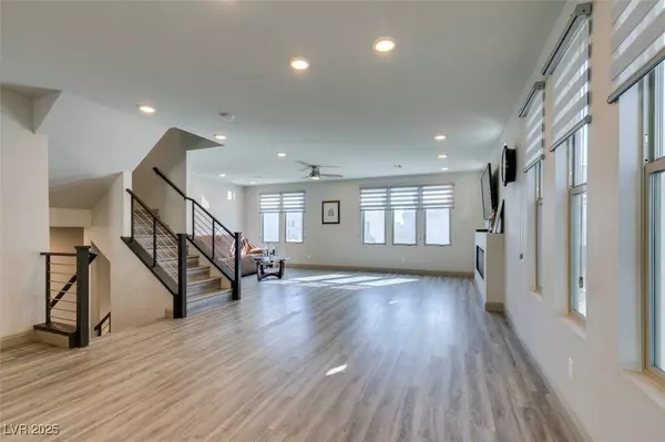 8016 Haywood Estate Avenue, Las Vegas, NV 89113