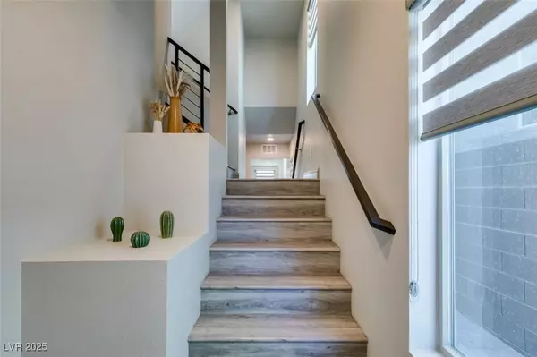 8016 Haywood Estate Avenue, Las Vegas, NV 89113