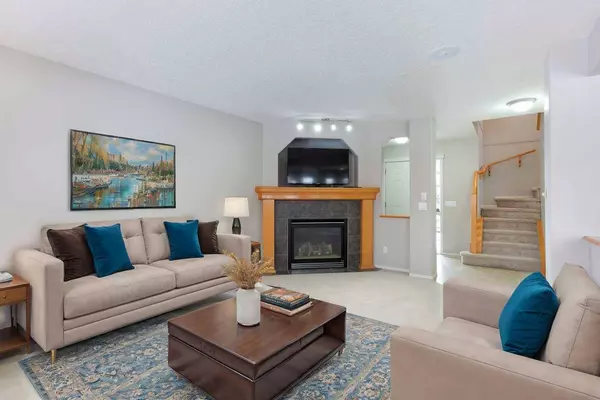 209 Douglas Glen BLVD SE, Calgary, AB T2Z 3Y4