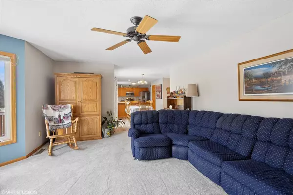 6213 NW 96th Street, Johnston, IA 50131