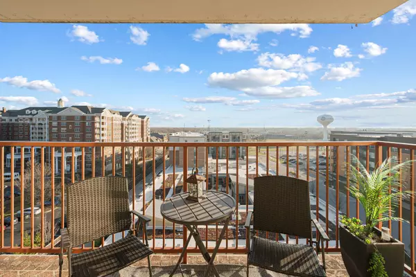 141 N La Grange Road #804, La Grange, IL 60525