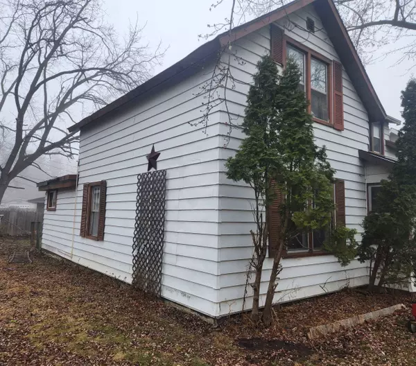415 West Avenue Avenue, Mauston, WI 53948-1530