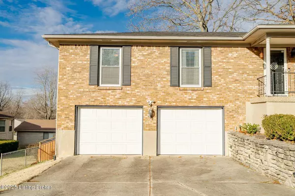 8208 Flicker Pl, Louisville, KY 40214