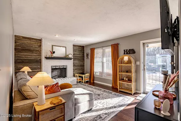 8208 Flicker Pl, Louisville, KY 40214