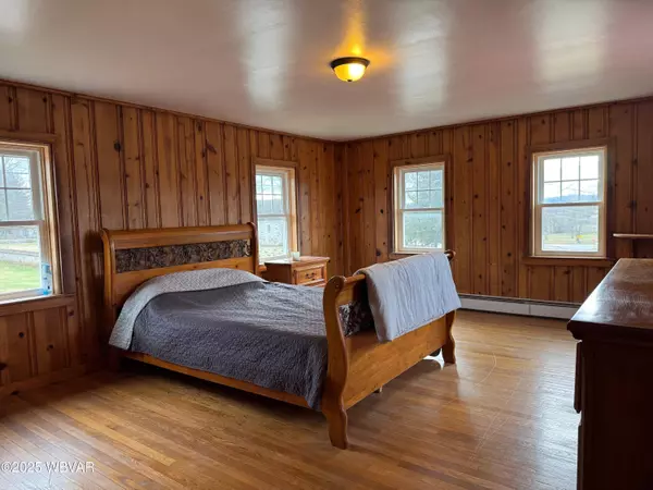 87 QUAKER CHURCH RD, Pennsdale, PA 17756