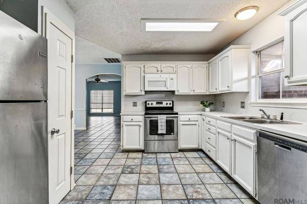 3735 BRIGHTSIDE DR, Baton Rouge, LA 70820