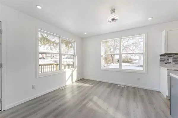 158 1/2 Sherman St, Muscatine, IA 52761