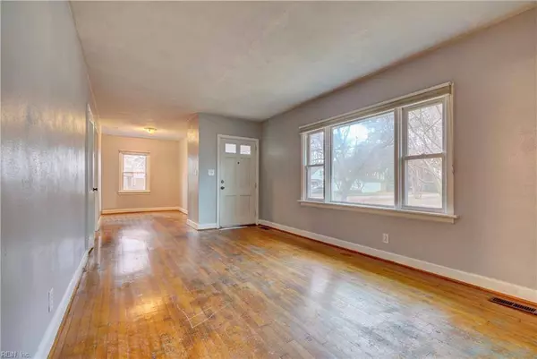 2225 Wintergreen DR, Chesapeake, VA 23323