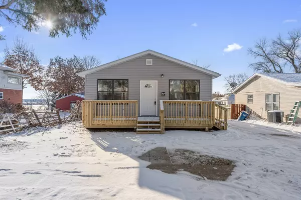 158 1/2 SHERMAN ST, Muscatine, IA 52761