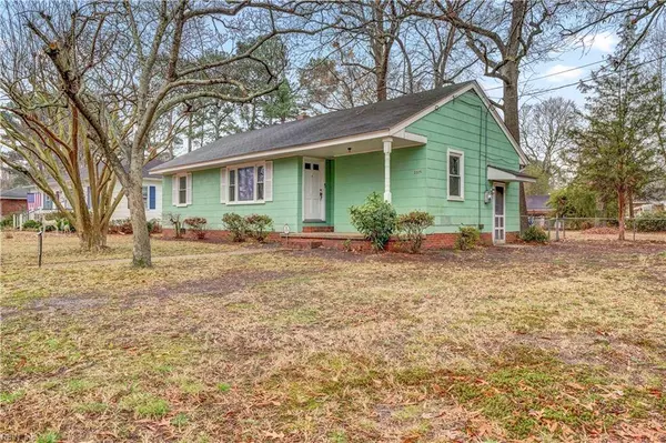 2225 Wintergreen DR, Chesapeake, VA 23323