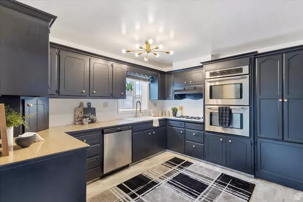 714 E GROVE CREEK DR N, Pleasant Grove, UT 84062