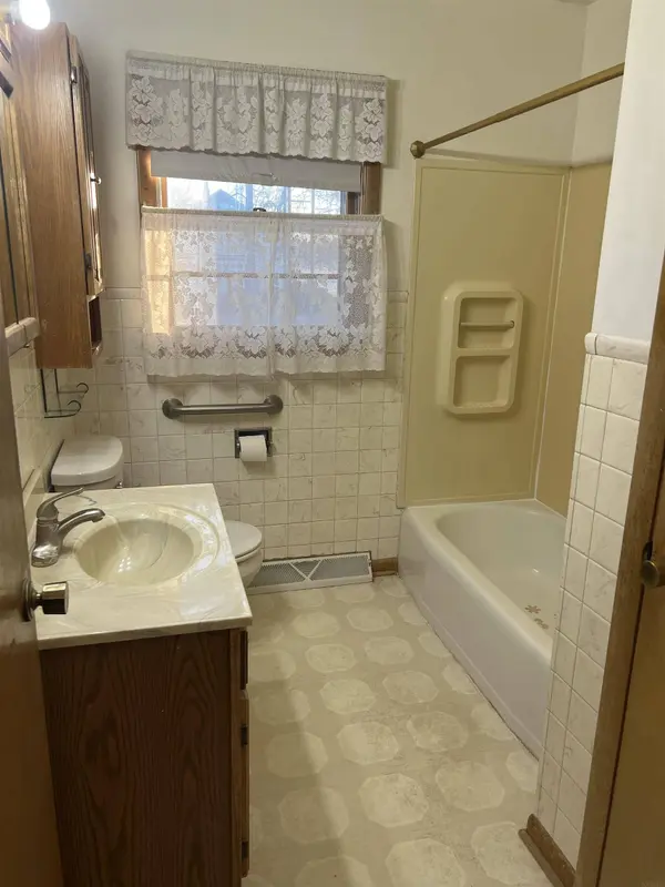 235 S Washington AVE, Fredericksburg, IA 50630