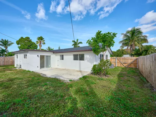 168 SE 27th Pl, Boynton Beach, FL 33435-7609