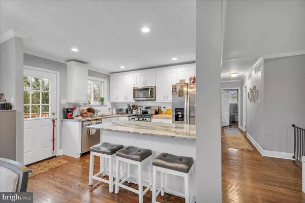 4 STEVENS DR, Delran, NJ 08075