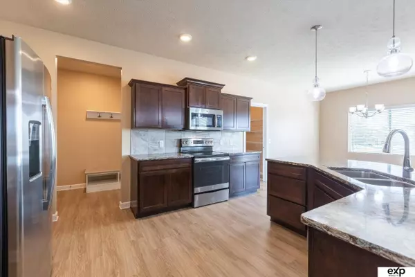 16303 Girard Street, Bennington, NE 68007